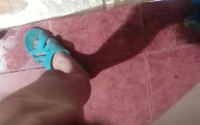 Lesbian-candys: Ich sperrte mich im badezimmer ein, damit niemand reinkam und...