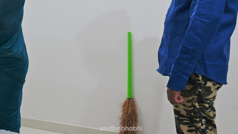 savithabhabhi: Jerking Infront of Maid and Getting Special Handjob