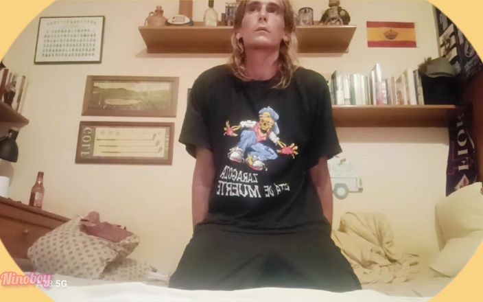 Culopeke: Bel ragazzo apre il a casa di un amico