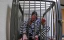 Privat SM: Prizonieră în cușcă