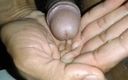 Chet: Čůrání v koupelně černý velký penis Indický muž šuká chet