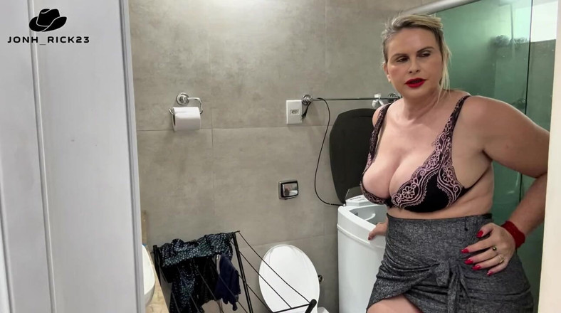 Tiffany Montavani: MILF with Her Sexual Fantasy Smelling the Boy's Underwear