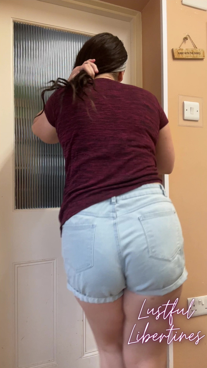 Lustful Libertines: Locked Out a Desperate to Čůrat - Zvlhčování kraťasů