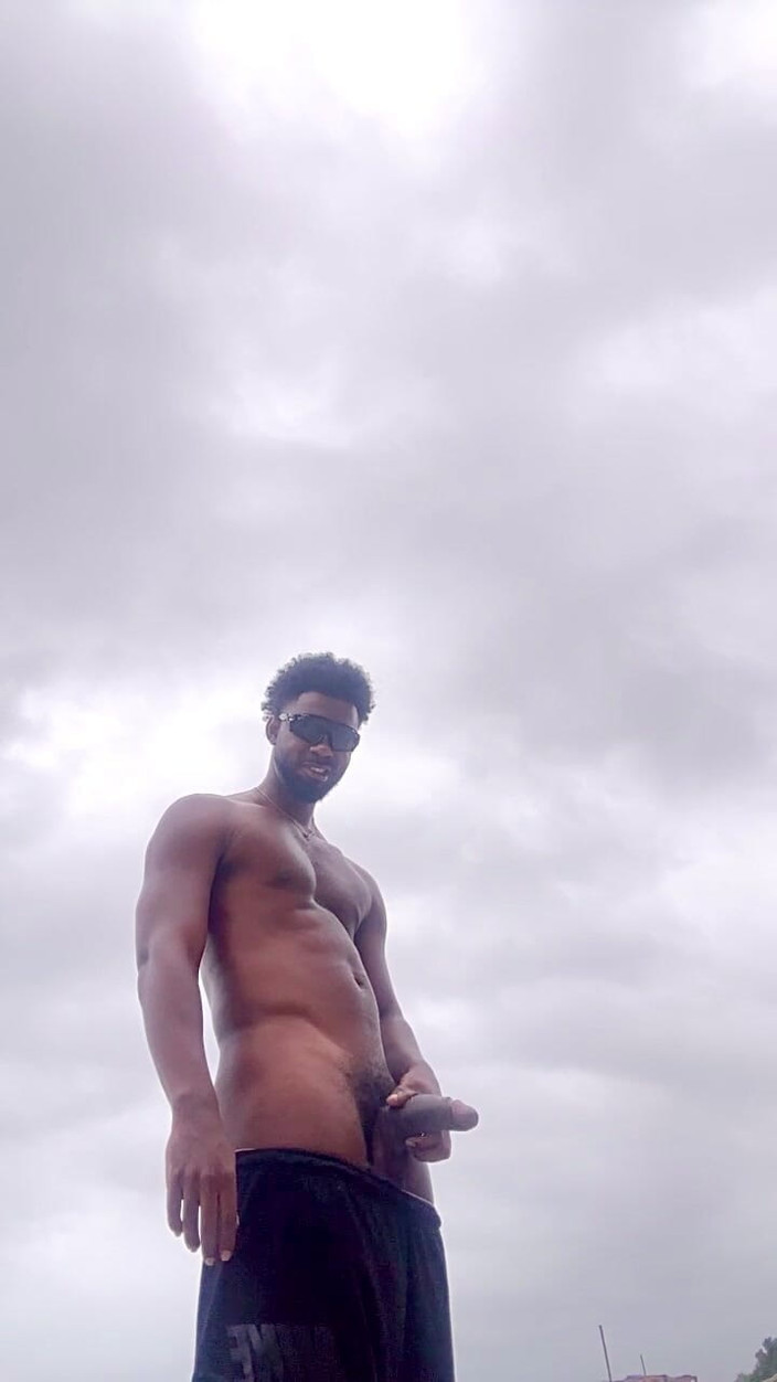 Marlon Costa Official: 裸でビーチでオナニー