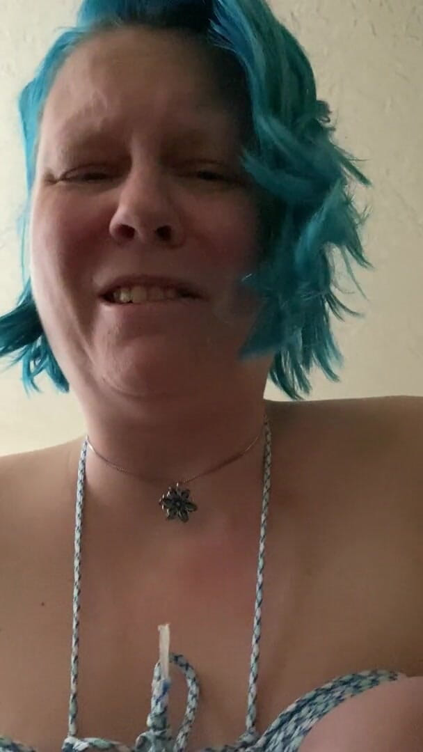 Hot potato girl: Full face vid of tied tits slapped
