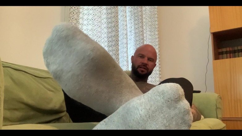 Jasons feet: Mẹ kế của bạn lừa bạn ngửi đôi tất và bàn...