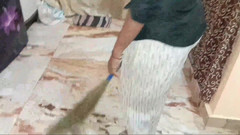 Apple Porn: Hermosa india mucama primera vez follando