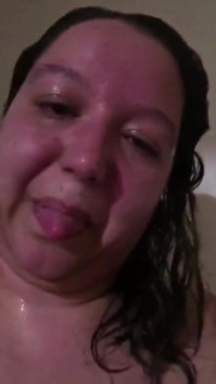 WildEnglishBBW scuote il mio culo e mi strofina la figa grassa in bagno