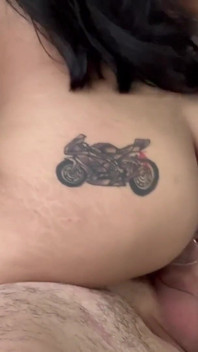 Luna Rider ki pahli porn kaasting: motera randi boyaphrend ko dhokha deti hai, apni drim motarsaikil kharidne ke lie bare land ko choosti hai aur savaari karti hai