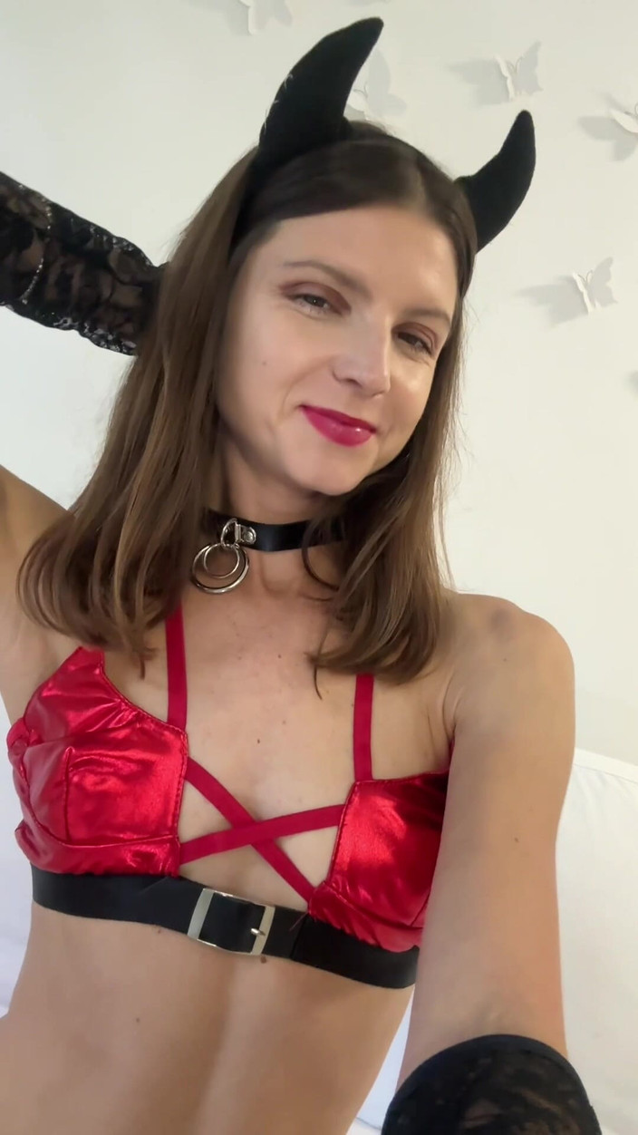 Gina Gerson: Joc solo cu fetiș dimon