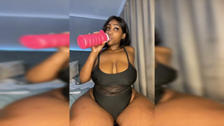 Legendary Booty Overdose: Striptease &amp; Pussyplay