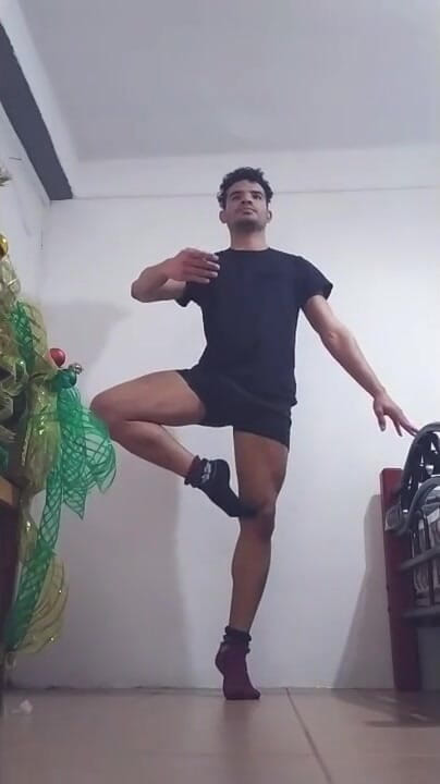 trebol_Jess: Exercícios sensuais em suspensor e palha no final