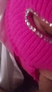 Azgın büyük memeli evli orta yaşlı seksi kadın ağzına ateşli döl boşalana kadar yarak sıkmaktan hoşlanıyor