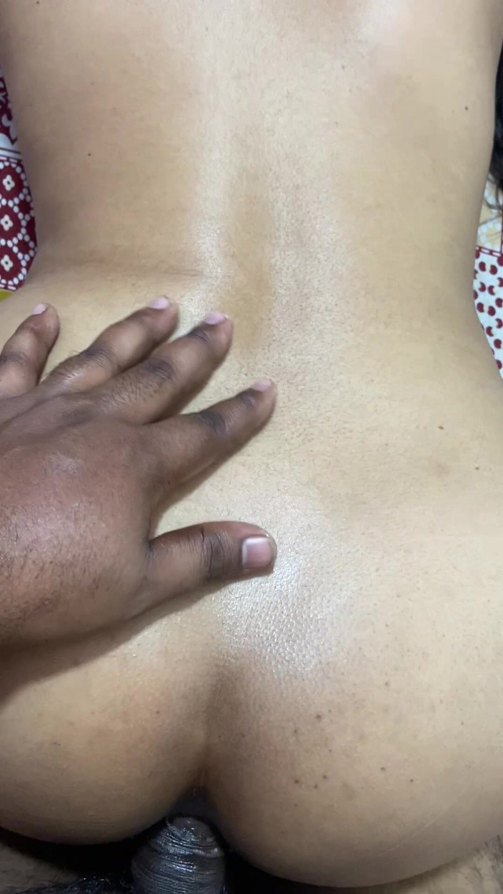 Sexy sonam studio: Soggiorno a pecorina con scopata anale