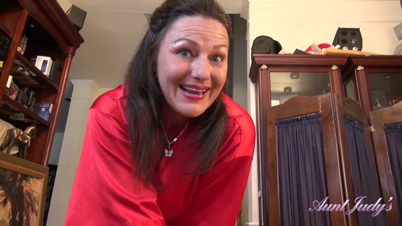 Aunt Judy's: AuntJudys - makcik tiri matang berbulu awak Joana memberikan urutan kepada...