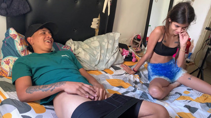 TUflacasex123: Farkına varmadan, üvey kız kardeşim geliyor ve bana bir sürpriz yapıyor