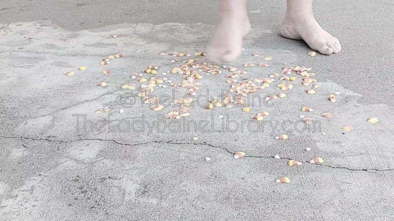 TheLadyBaine: SSBBW barefoot demoness candy corn crushing