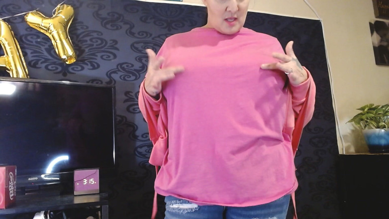 Abby Anna: Velké chvějící kozy poskakující třesoucí se flex tvrdé bradavky prsa