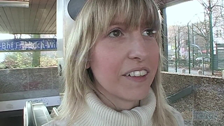 Sextermedia by Pete: Versaute amateur-blonde sandra anal gefickt