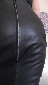 Sii il mio culo vestito di pelle! Lady Victoria Valente