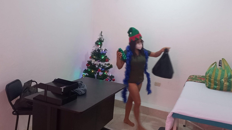 Martin13: ラティーナの看護師は情熱と性的なファンタジーに満ちた超クリスマスを過ごしています