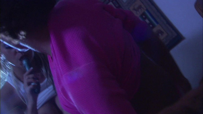 Tight little babes: La splendida bionda e la sua migliore amica mora bollente...