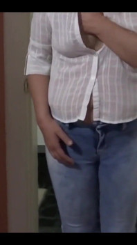 Cogí a mi hijastro masturbándose y lo dejo correrse en mi culo, semem completo en mi cuerpo