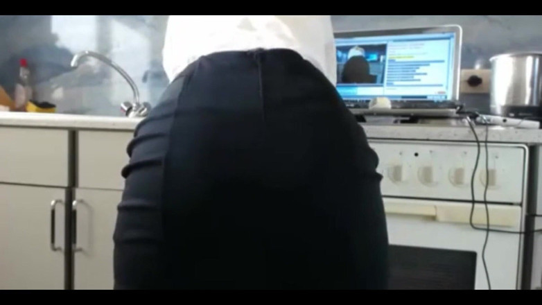 Sexydea: Curva Sexydea se fute cu degetul pe camera web în direct