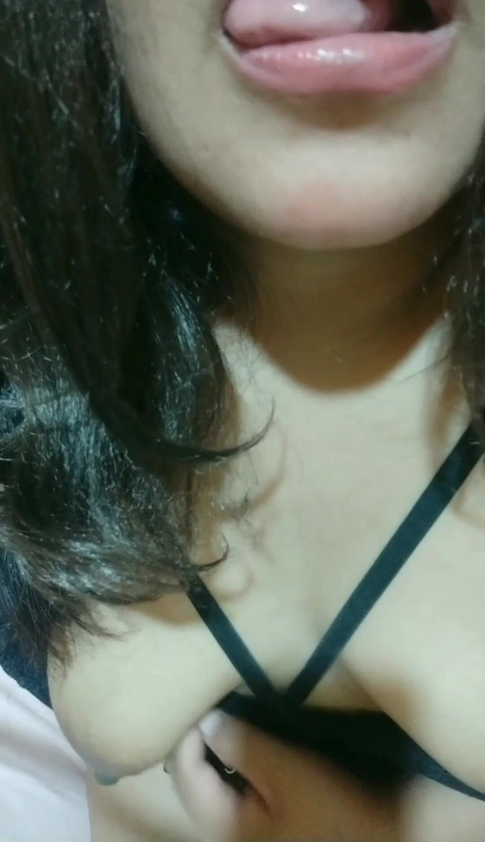 Carla Villalobos: Une grosse chatte squirte