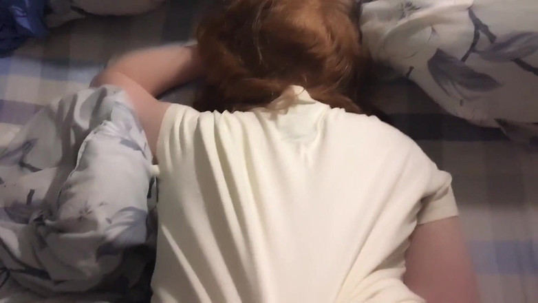 AmyHi: Skutečné amatérské tvrdé šukání s nevlastní sestrou