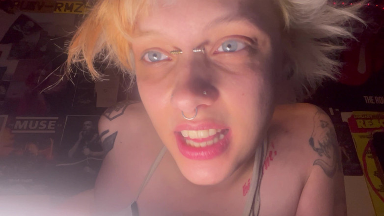 Glitterqueen1999: Gotická dívka, prohlídka úst bez make-upu! Zuby jazyka 