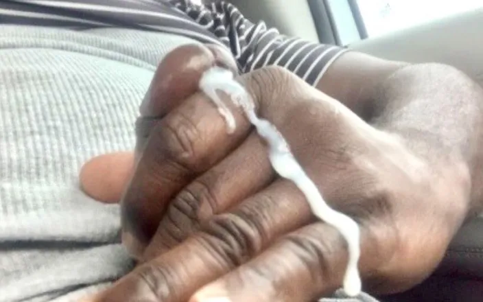 Jamdown26: Black guy jerking off solo, almost caught masturbating