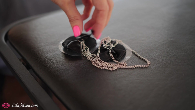 Lilu Moon: Folosesc un vibrator talentat pentru orgasm și fac sex dur cu...