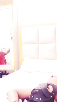 Jannat Jubair prosi o awans do szefa, a szef chce ją przelecieć za udzielenie promocji
