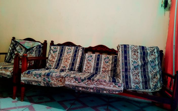 Martin13: Temizlikten yaşlı kadın cazibesine sahip! İç çamaşırını sokuyor ve seksi görünüyor, sikişmeye...