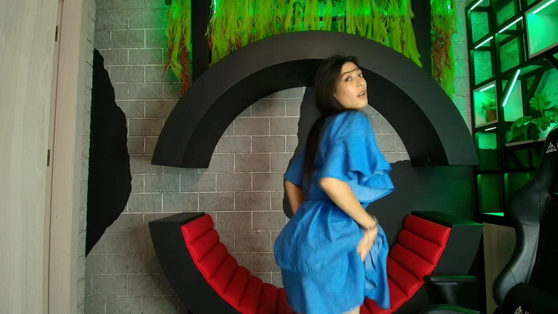 Adhara Hamilton: 섹스 십대 알몸 댄스 쇼