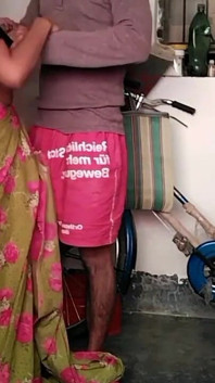 Kampung Bhabi Jab Ghar Me Akele Thi Tab Padosi Devar Ne Choda