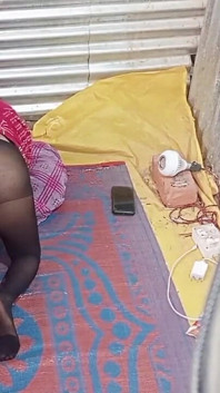 Makcik dan teman lelakinya bermain dengan tukang masak dengan sangat baik di dalam rumah, 36 tahun dan bekas teman lelakinya mengongkek pepek bloknya dengan betul