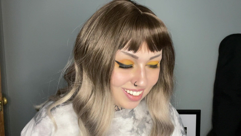 Miss Valentina: Karısının yanında yatakta mastürbasyon yapıyor