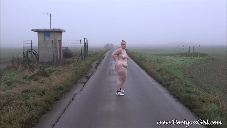 Bootyass Girl: Dívka s velkým zadkem chodí venku