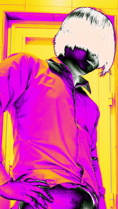 Great J: Selfie in camicia polo blu