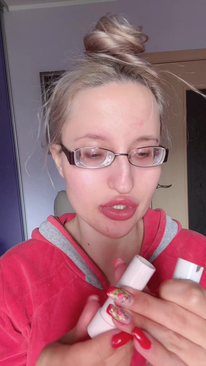 FinDom Goaldigger: Asmr comendo batom rosa banana - fetiche labial, fetiche por alimentos, óculos...