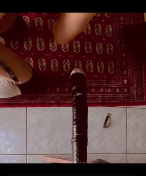 Analguy: Seks dubur gaya doggy dalam kasut tumit tinggi