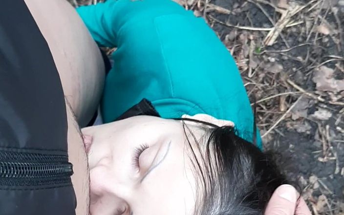 Lesbian-candys: Im kalten wald wärmt ihre zunge meine muschi mit zitterndem...