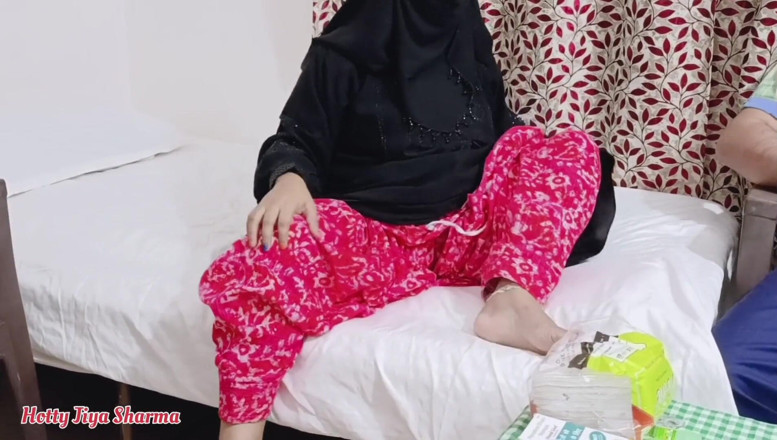 Hotty Jiya Sharmaa: Wanita Muslim dikongkek oleh doktor di hadapan suaminya kerana dia...