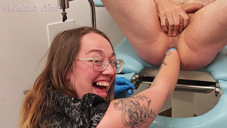FISTINGQUEEN: 2 Pugni Nell'Intestino Adelina Noir E Valetina Rosa - Fisting Estremo