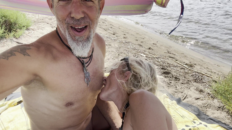Cristina Sauvage: Pancutan mani di mounth - blowjob di pantai - berapa lama anda...