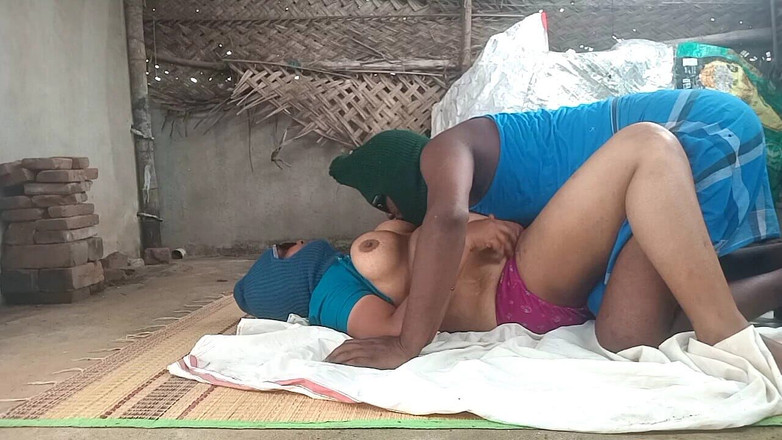 Priyanka314: Indiana - dona de casa linda em sexo caseiro