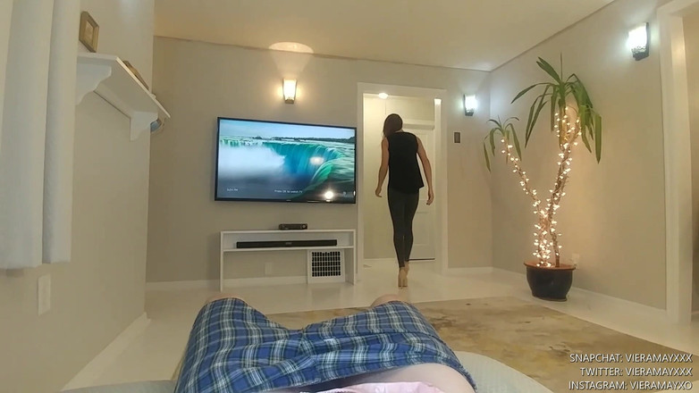 VieraMayXXX: Masturbando meu namorado com minha calcinha