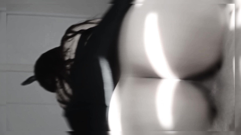 John Deivys: Wild Bunny White ve Black Video Series